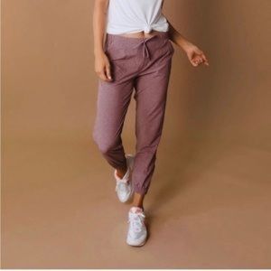 Albion Fit Jetsetter Joggers in Chambray Heather Mauve Purple